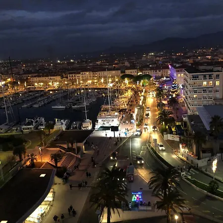 Plage, 6 Personnes * Fréjus